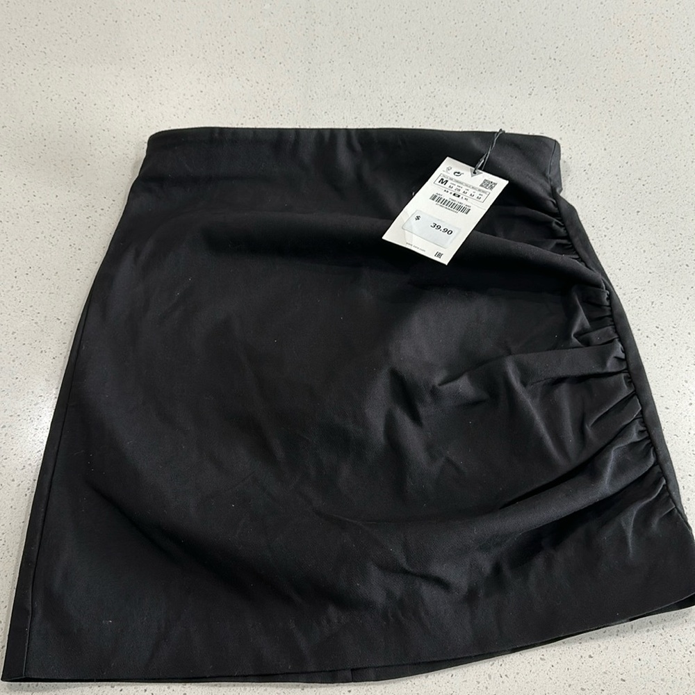 Zara Black Mini Skirt Size M ** NWT**
